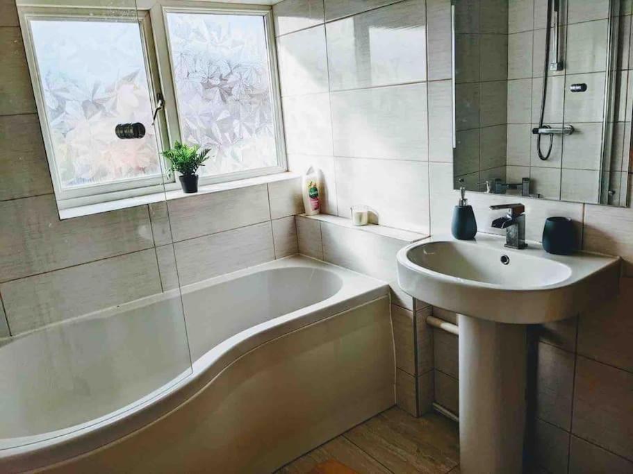 Hidden Gem !Stunning 3 Bedroom Home In Sheffield Handsworth ภายนอก รูปภาพ