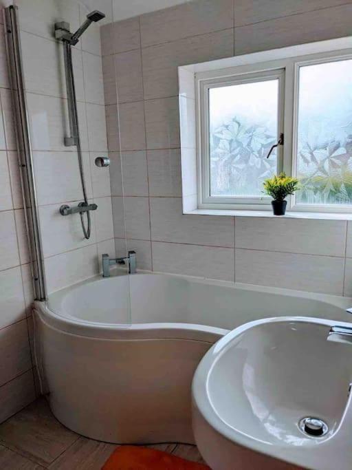 Hidden Gem !Stunning 3 Bedroom Home In Sheffield Handsworth ภายนอก รูปภาพ