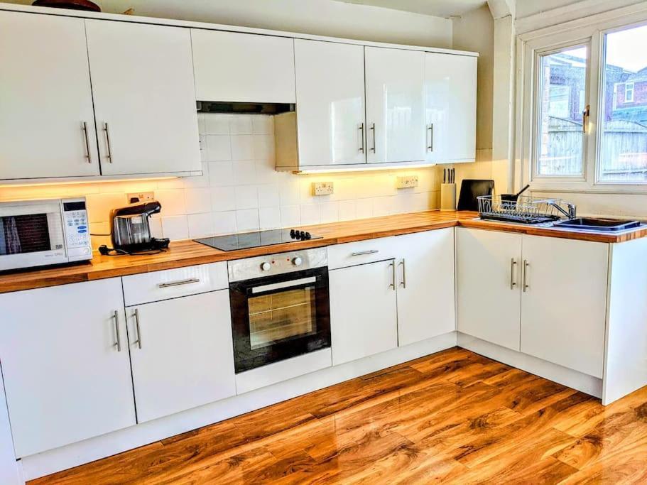 Hidden Gem !Stunning 3 Bedroom Home In Sheffield Handsworth ภายนอก รูปภาพ